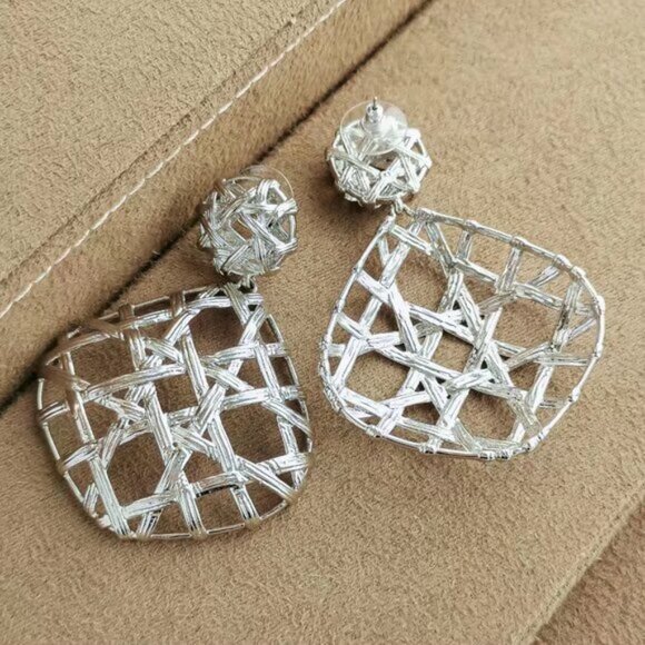 Kendra Scott Stud Earrings - Picture 3 of 3